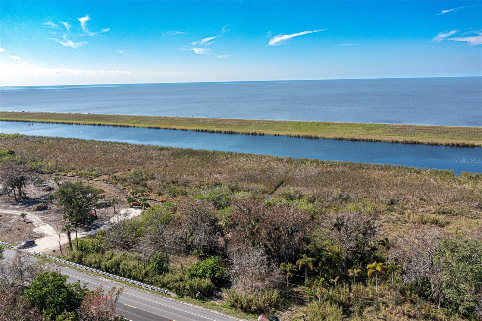WATERWAY/LK OKEECHOBEE - Land