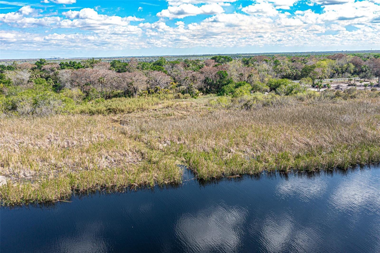 WATERWAY/LK OKEECHOBEE - Land