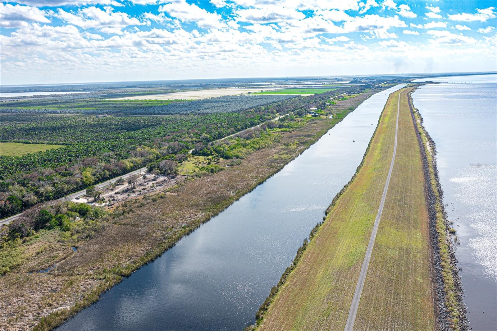 WATERWAY/LK OKEECHOBEE - Land