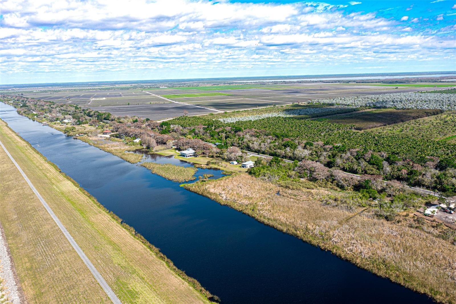 WATERWAY/LK OKEECHOBEE - Land