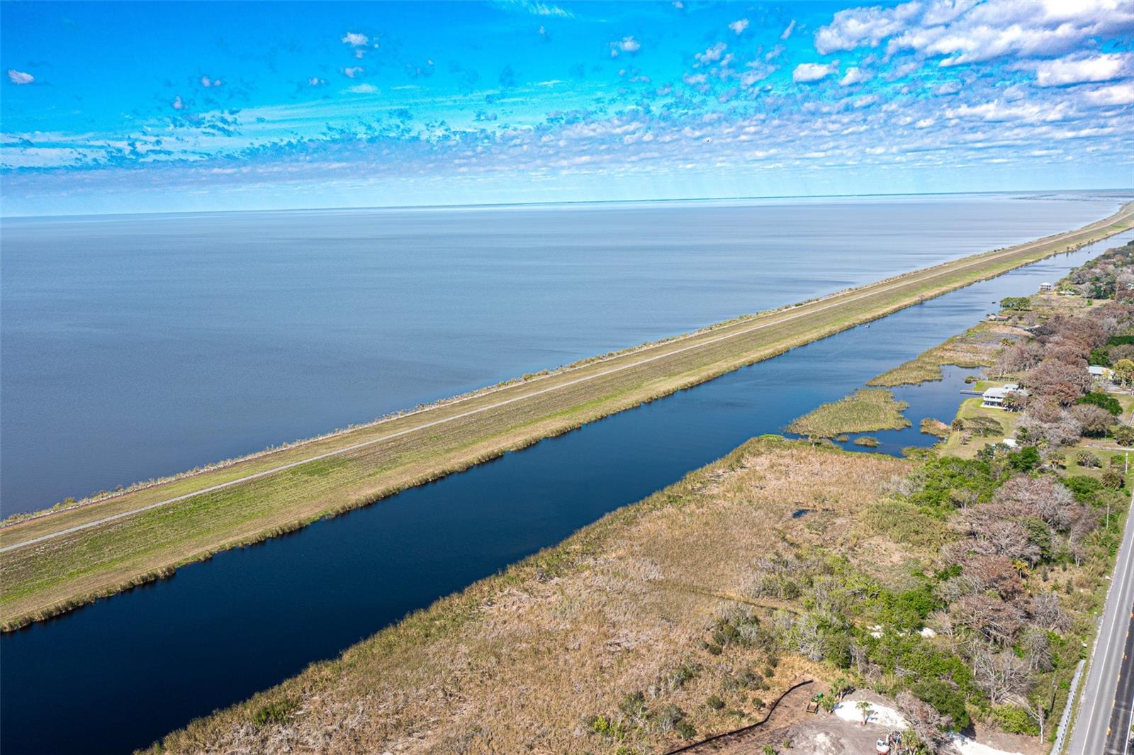 WATERWAY/LK OKEECHOBEE - Land