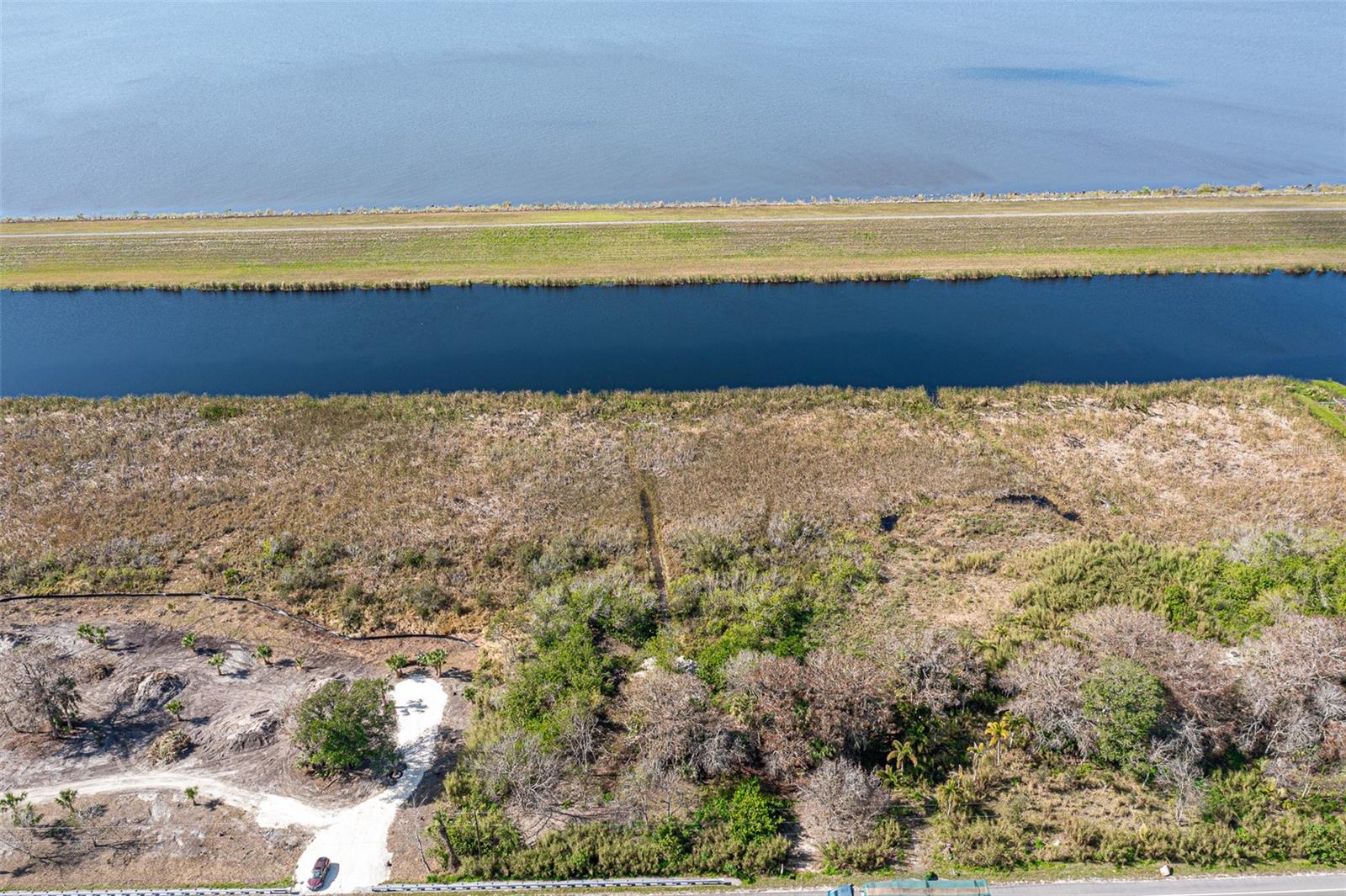 WATERWAY/LK OKEECHOBEE - Land