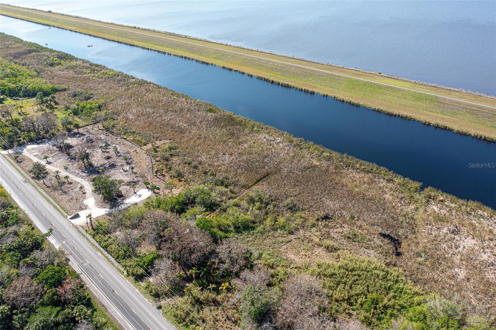WATERWAY/LK OKEECHOBEE - Land