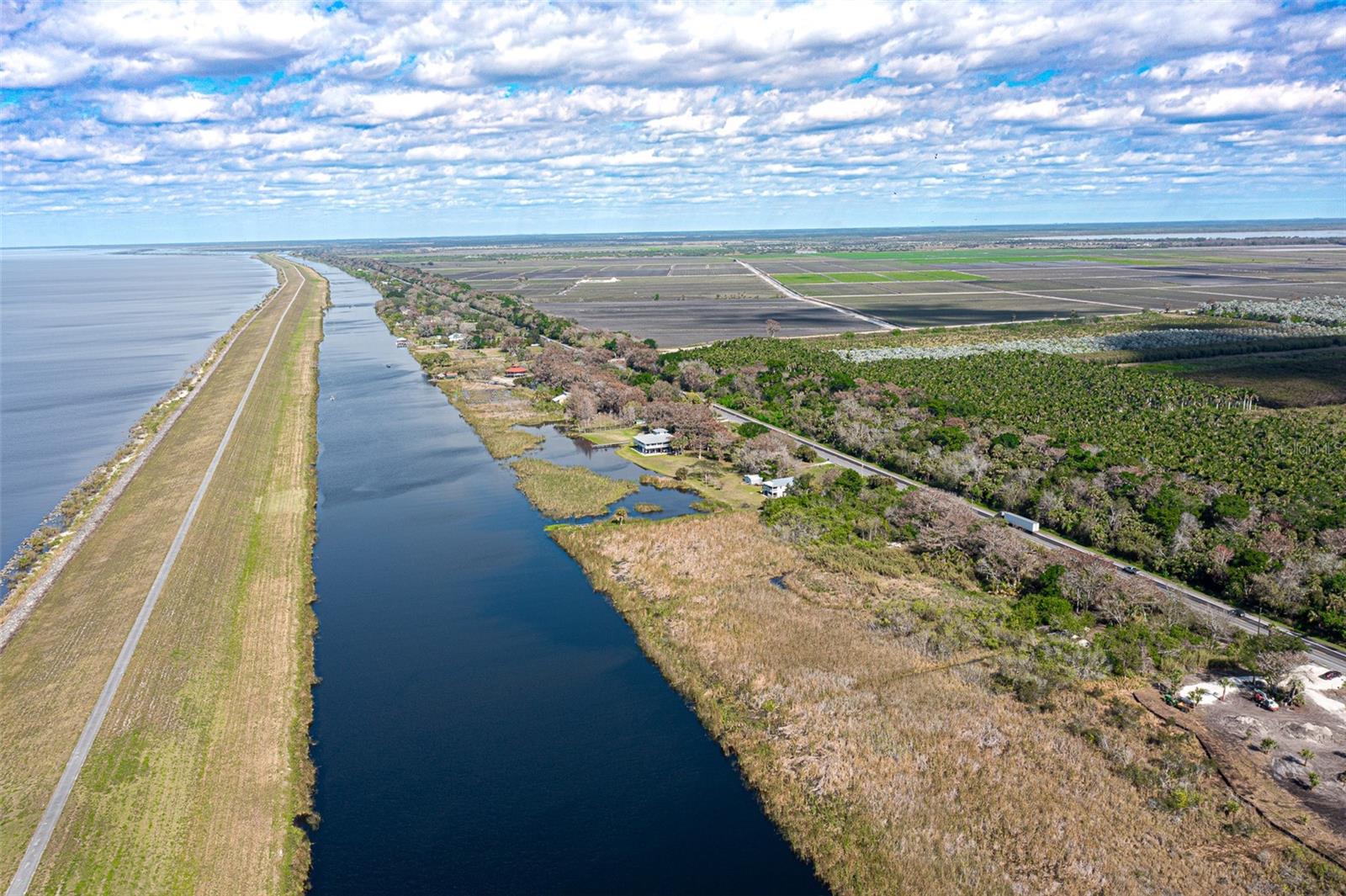 WATERWAY/LK OKEECHOBEE - Land