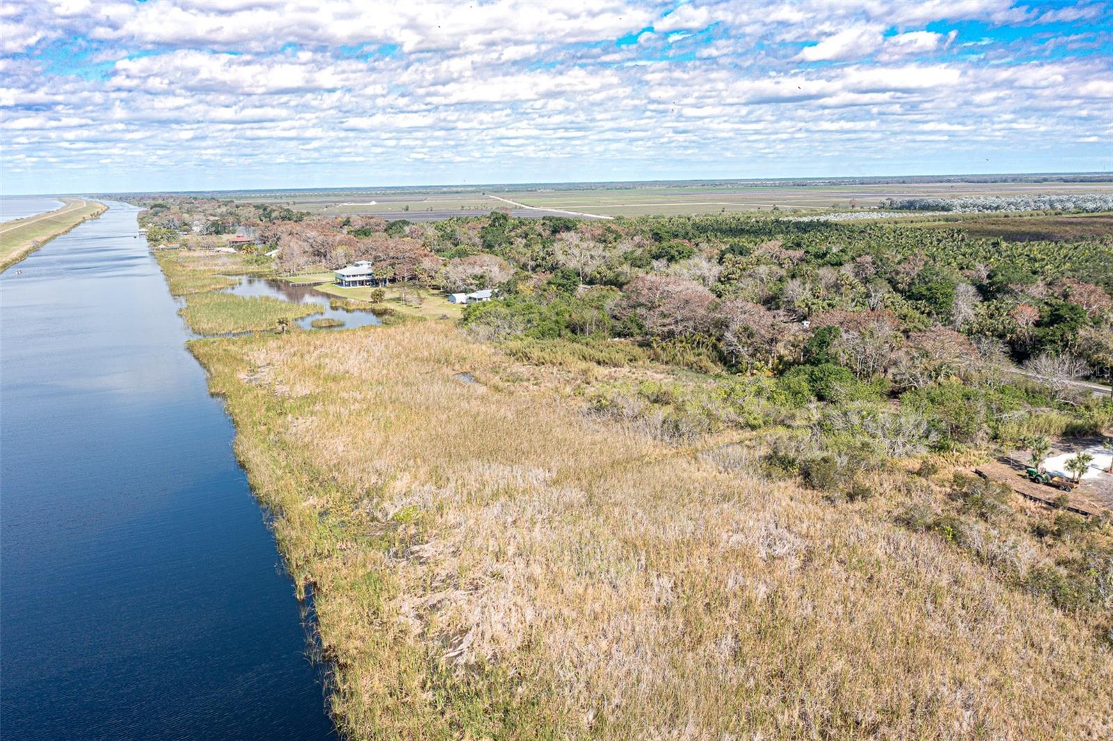 WATERWAY/LK OKEECHOBEE - Land
