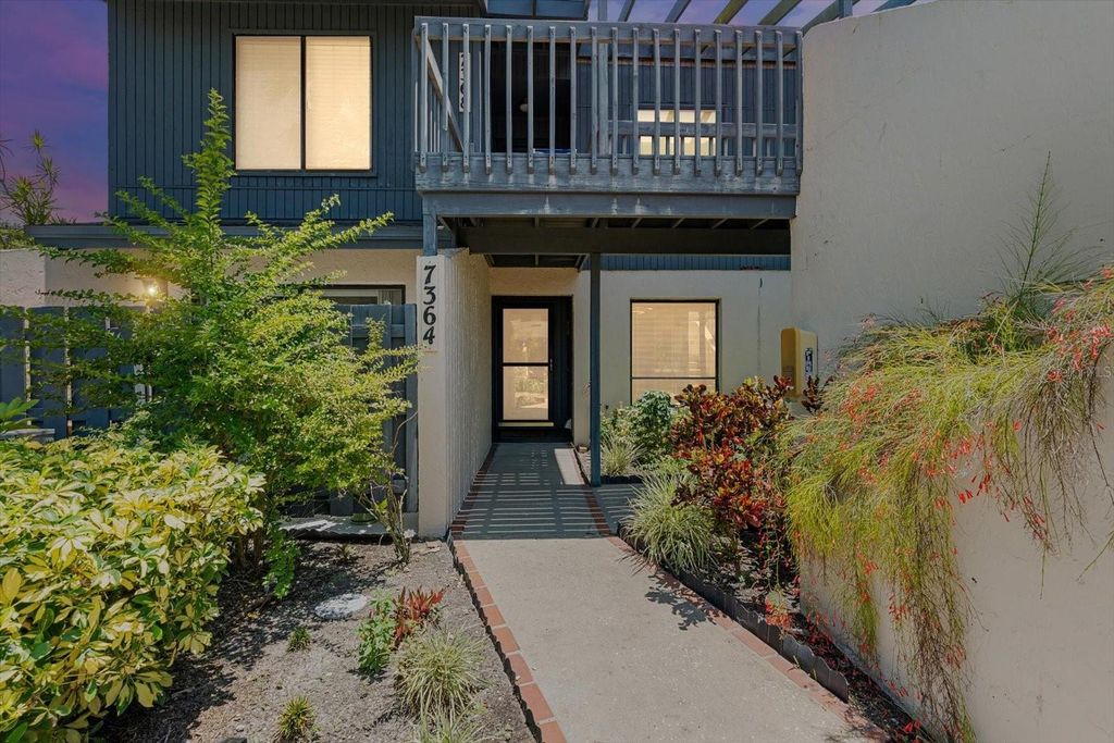 Wendy Lynn Group Sarasota and Manatee Listings 10 Photo of 7364 Cloister Drive #7364, Sarasota, FL 34231 (MLS # A4660633)