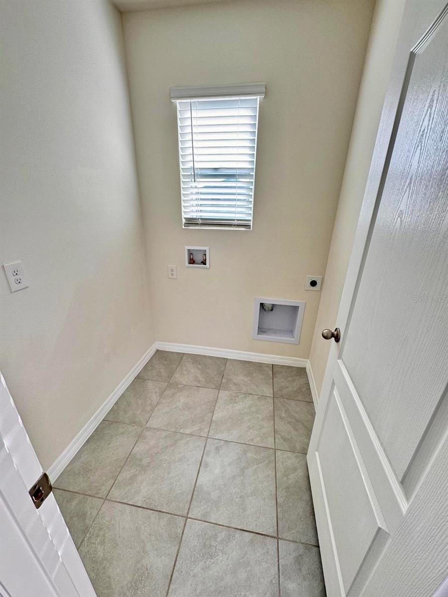 LAKE DENHAM ESTATES - Residential Lease