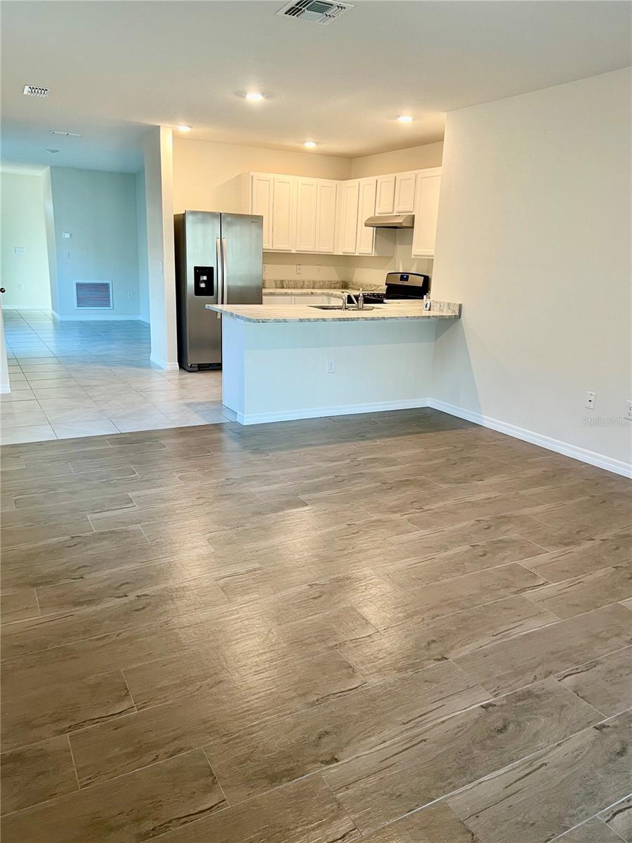 LAKE DENHAM ESTATES - Residential Lease