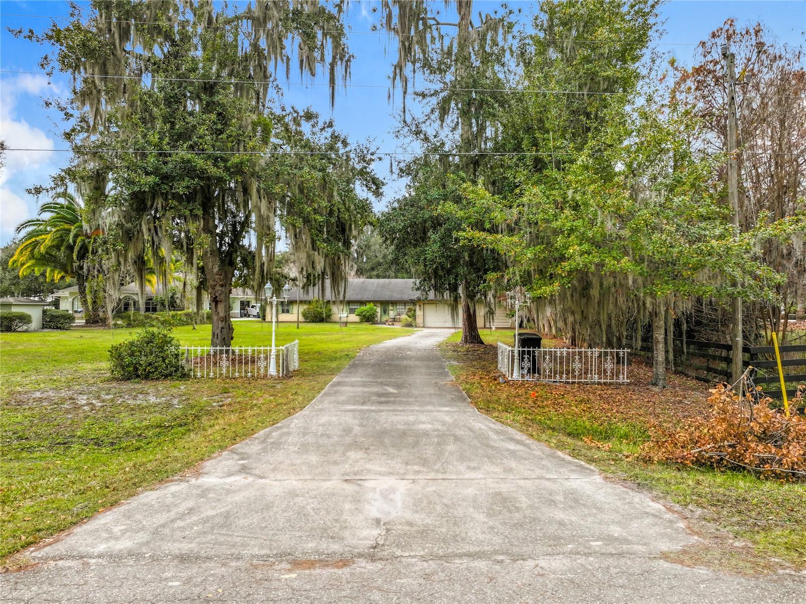 LAKE LOCHLOOSE SHORES - Residential