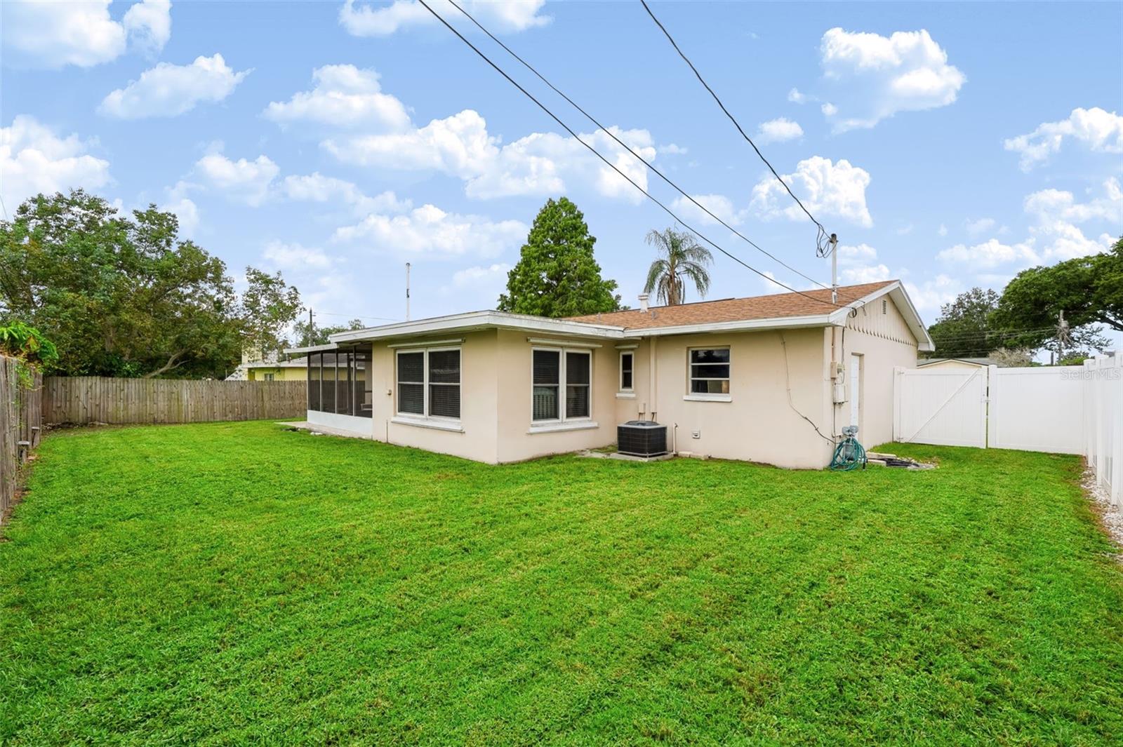 1491 HUNT LANE