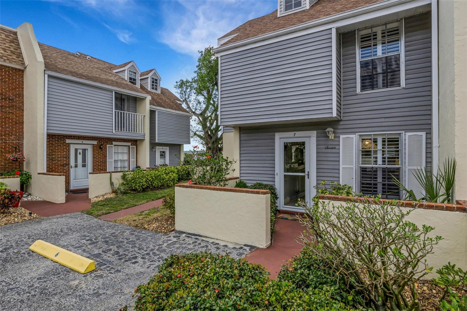 SUTTON PLACE - Residential