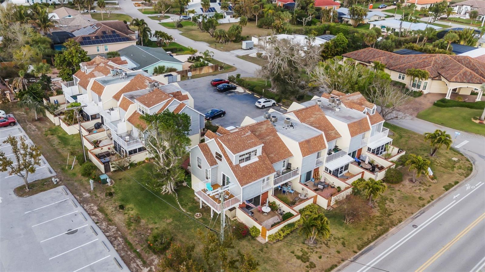 SUTTON PLACE - Residential