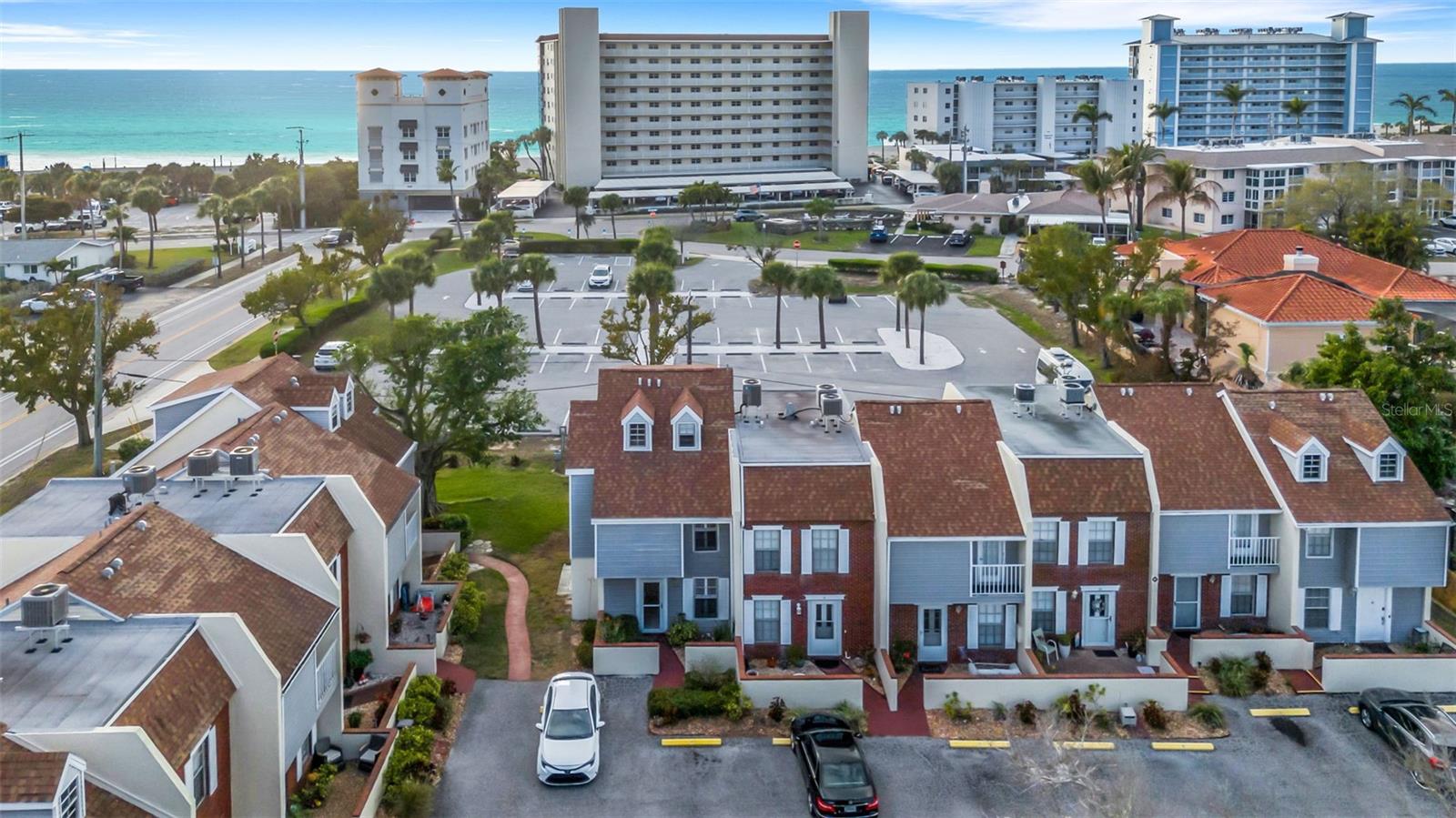 SUTTON PLACE - Residential