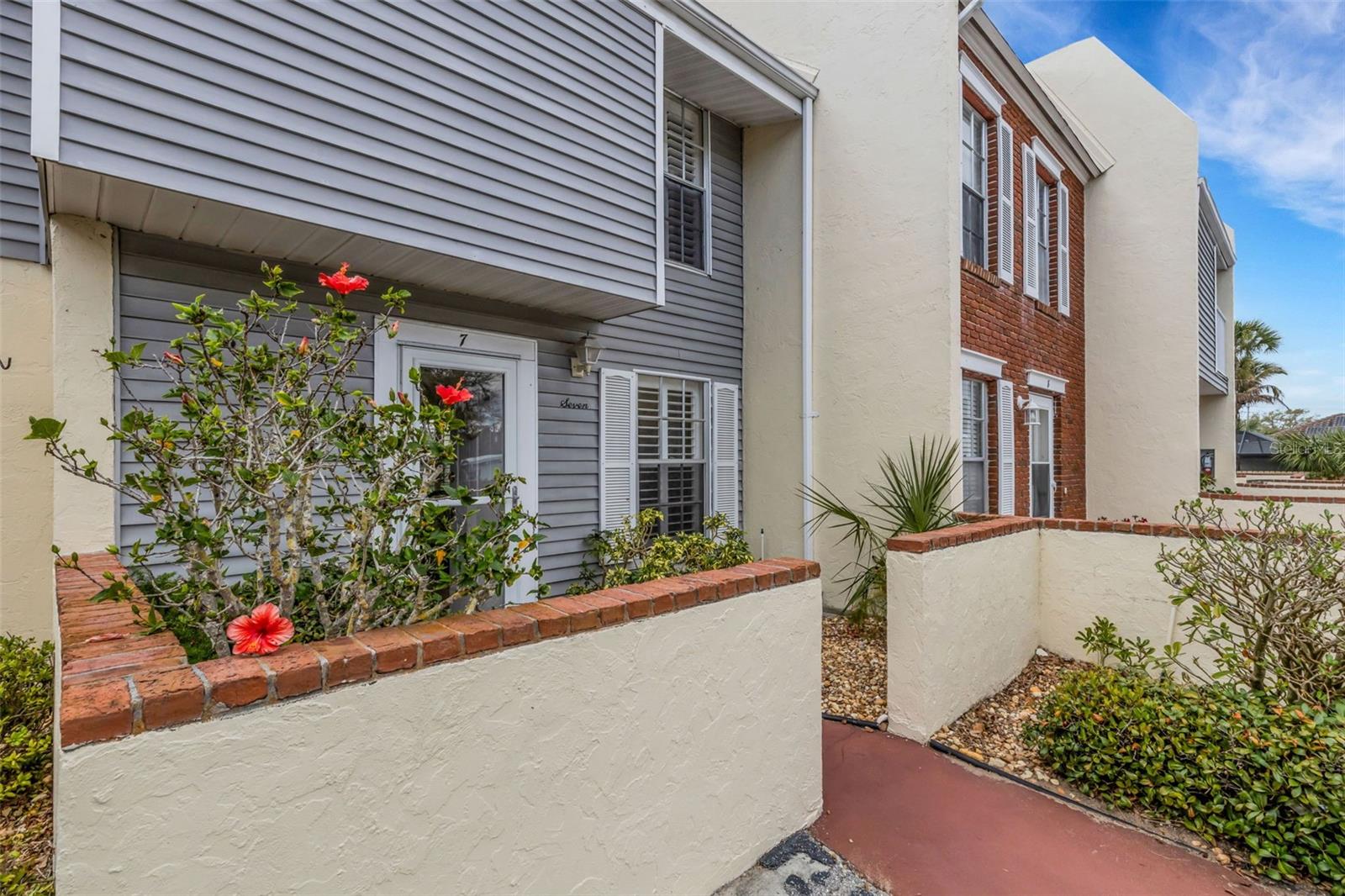 SUTTON PLACE - Residential