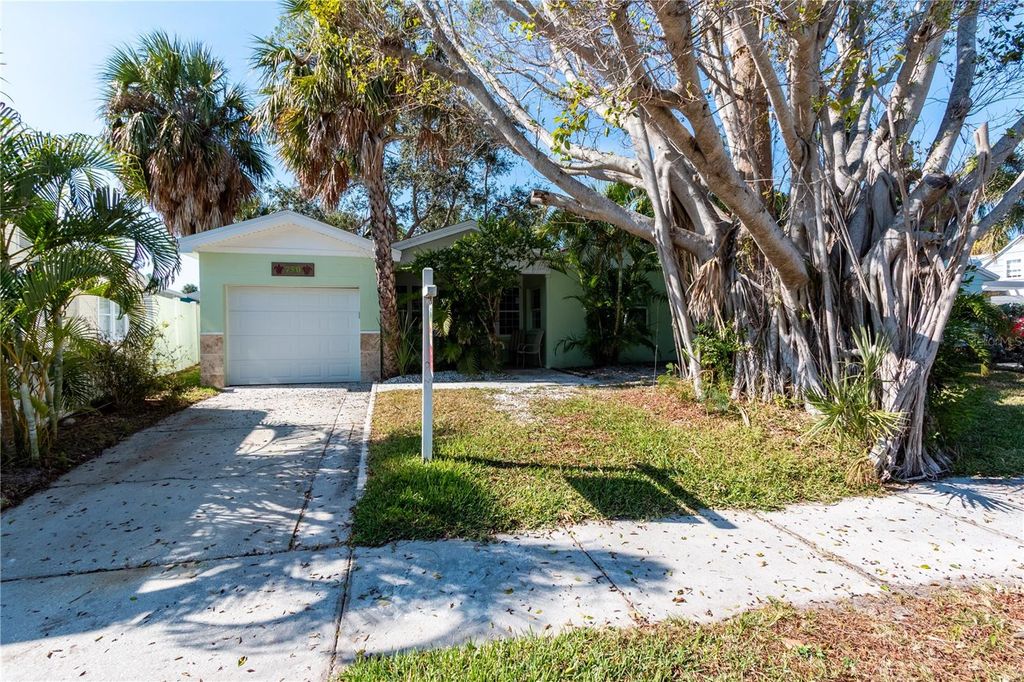 Photo of 750 Bay Esplanade, Clearwater Beach, FL 33767 (MLS # TB8405492)