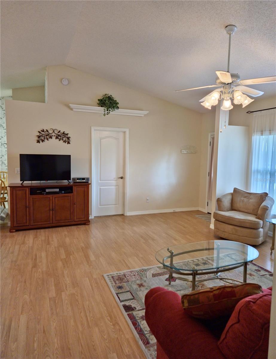 2909 PINE TREE DRIVE