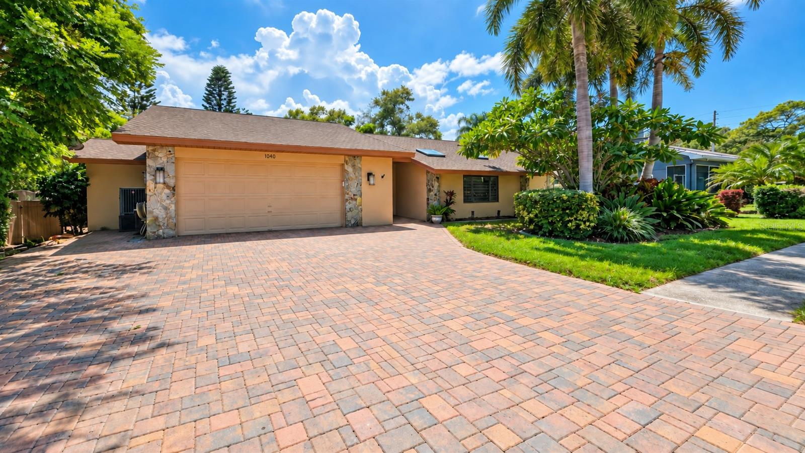 Casas a venda 1 - Jen Dantas 1040 ROSETREE LN