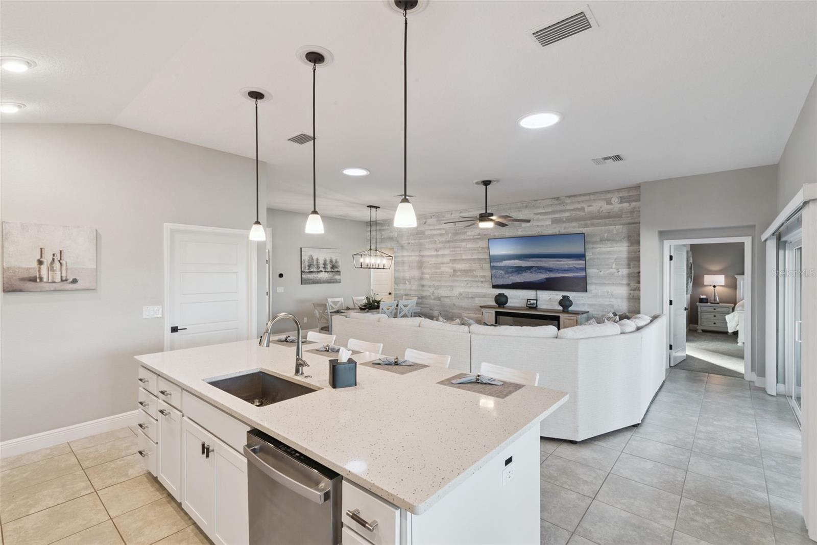 VILLAGES/WEST LAKE UN 64 - Residential