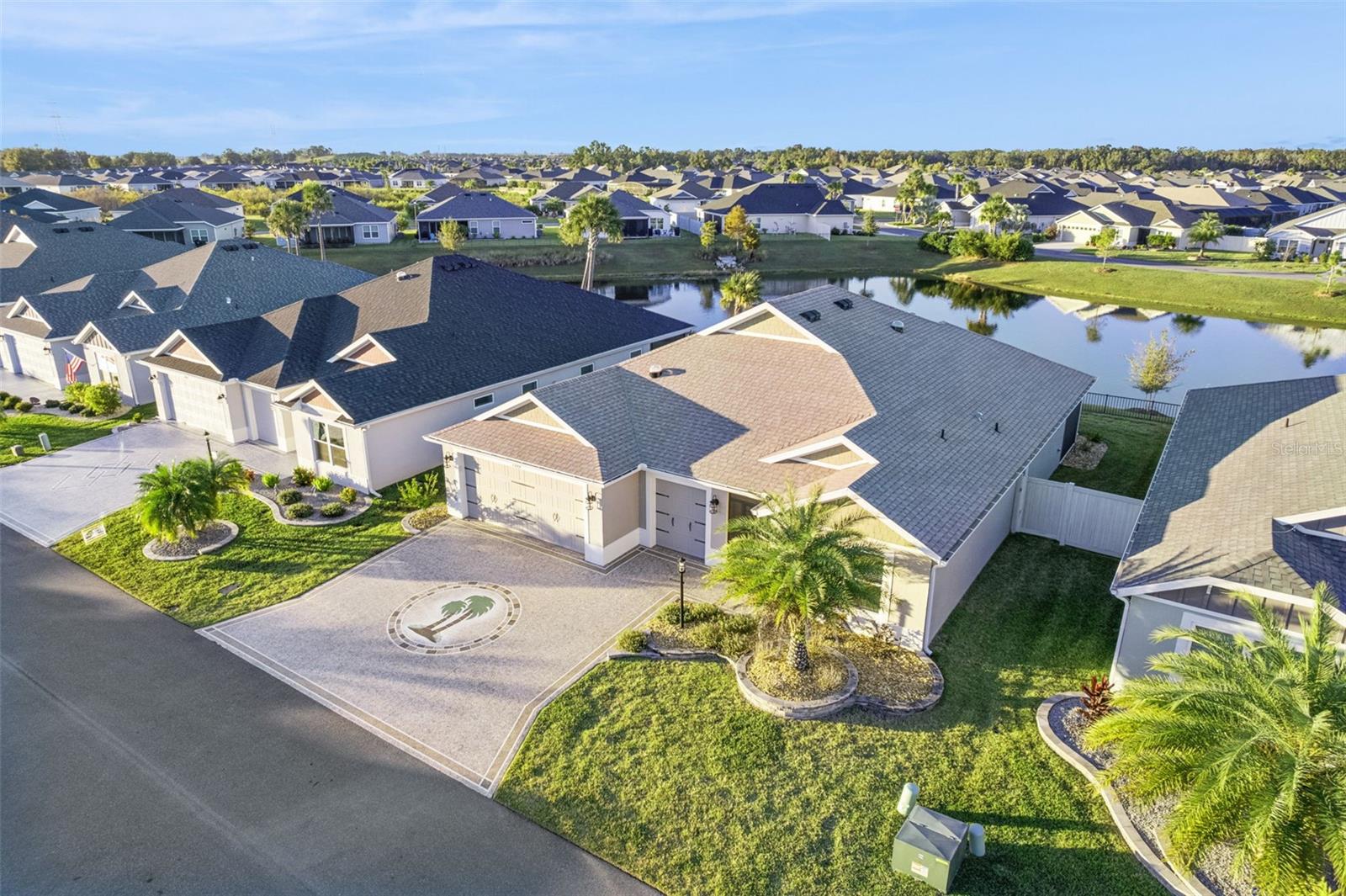 VILLAGES/WEST LAKE UN 64 - Residential