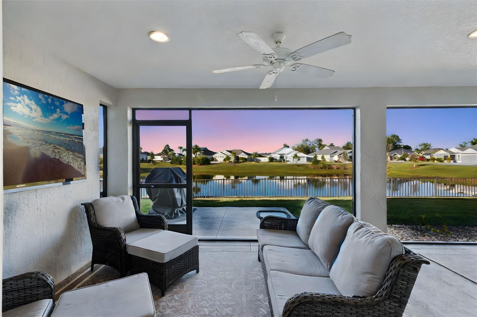 VILLAGES/WEST LAKE UN 64 - Residential