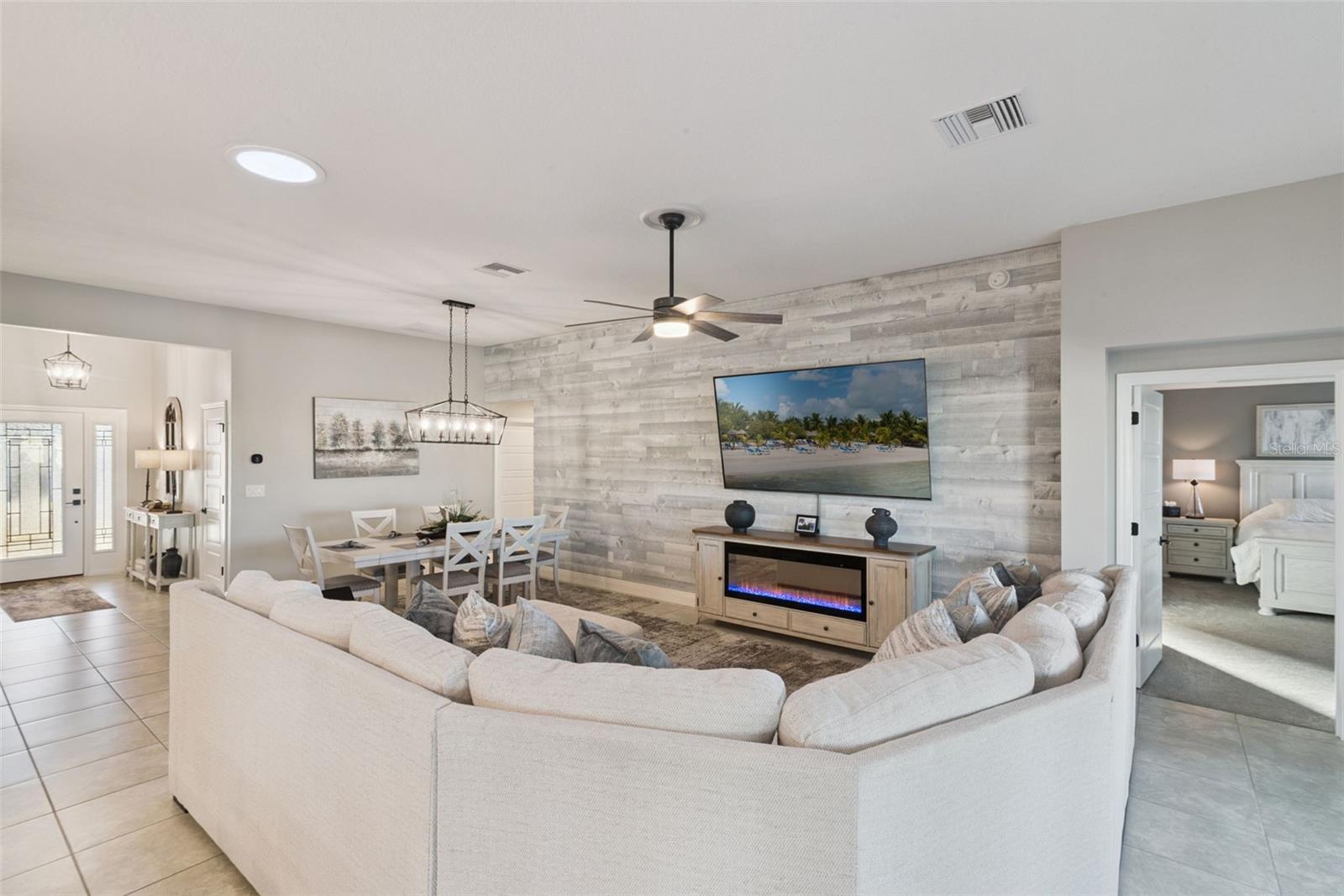 VILLAGES/WEST LAKE UN 64 - Residential