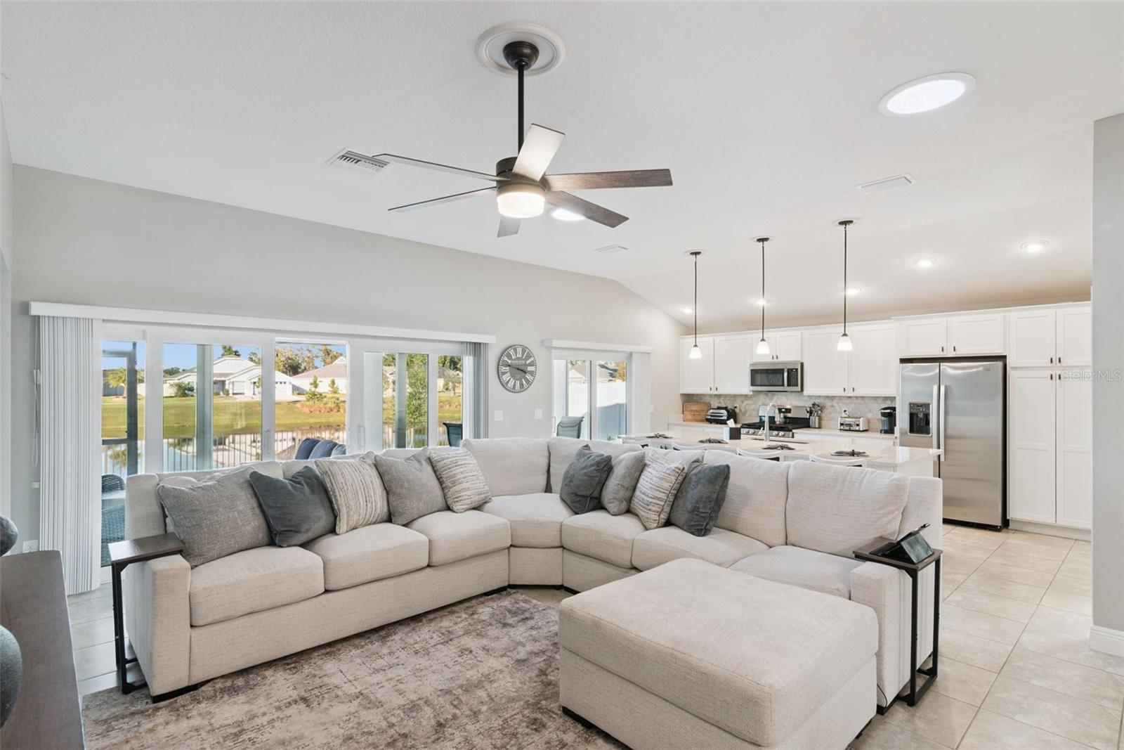 VILLAGES/WEST LAKE UN 64 - Residential