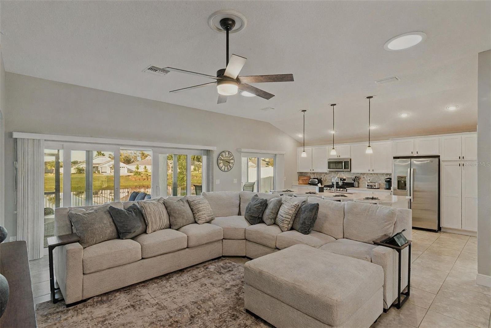 VILLAGES/WEST LAKE UN 64 - Residential