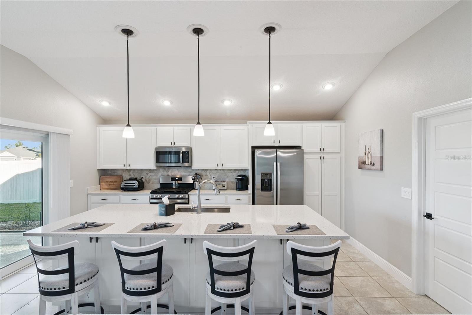 VILLAGES/WEST LAKE UN 64 - Residential