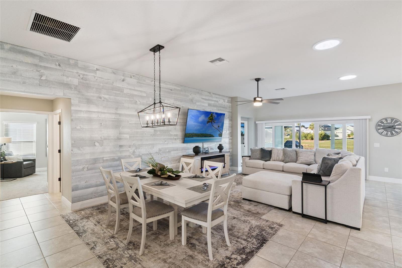 VILLAGES/WEST LAKE UN 64 - Residential