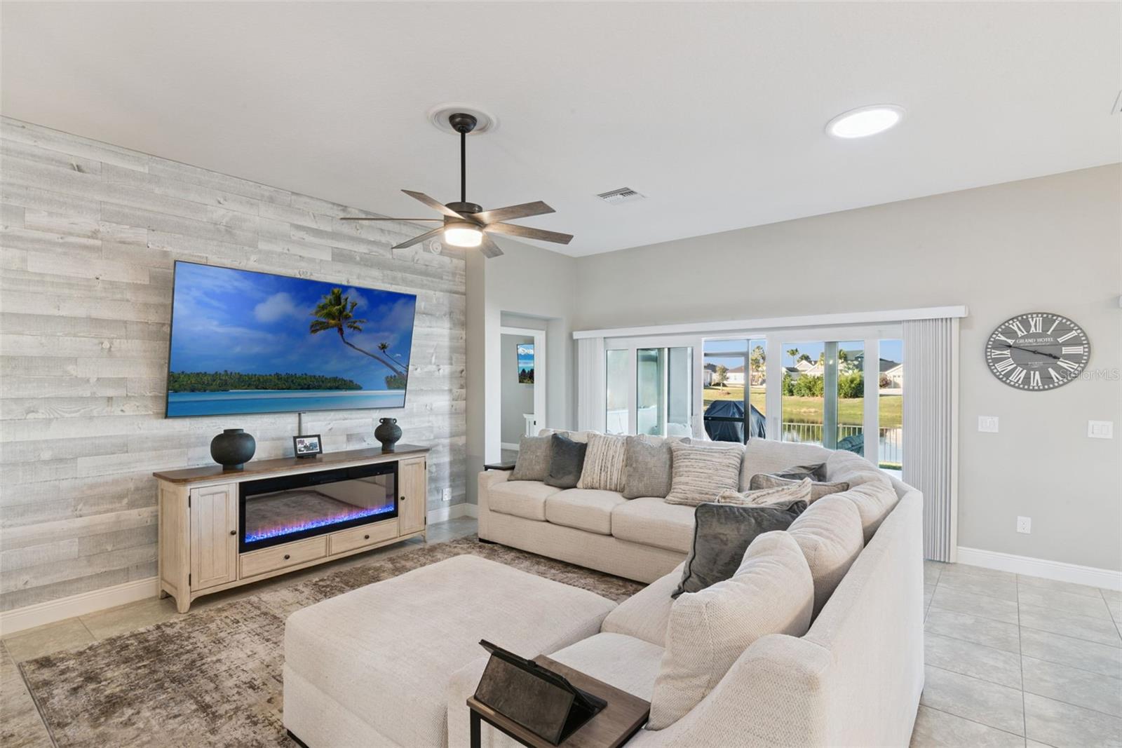 VILLAGES/WEST LAKE UN 64 - Residential