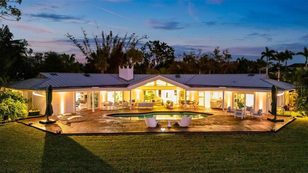 Photo of 1306 S Lake Shore Drive, Sarasota, FL 34231 (MLS # A4682401)