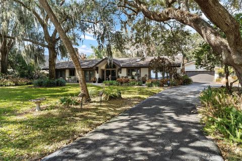 Photo of 9175 Silver Lake Drive, Leesburg, FL 34788 (MLS # G5108329)