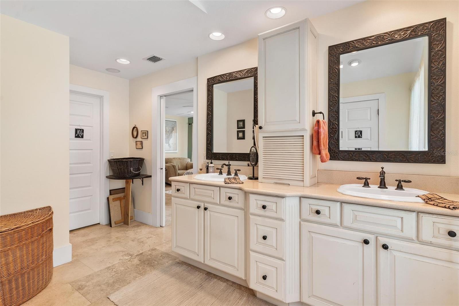 SILVER LAKE ESTATES - Residential