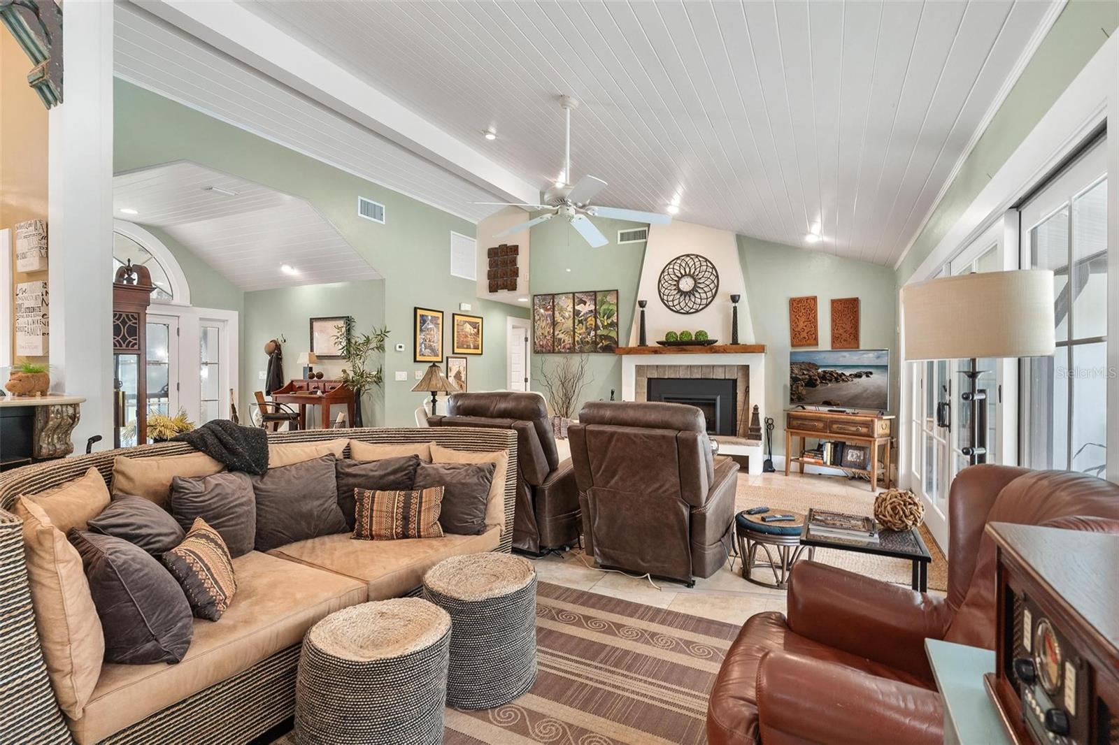 SILVER LAKE ESTATES - Residential