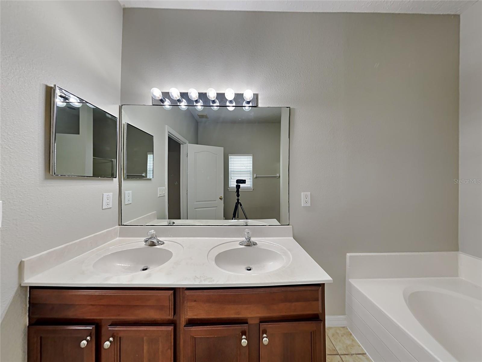 CELERY KEY - Residential