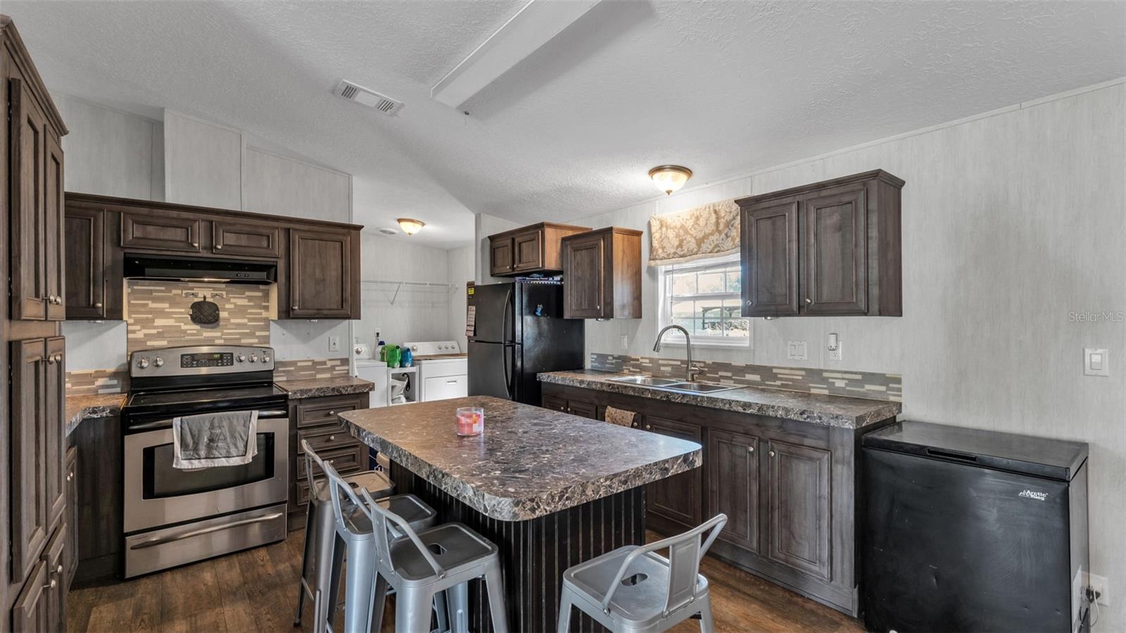 PIONEER TRAILS PH 02 - Residential