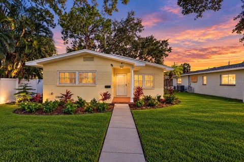 Photo of 662 Villagrande Avenue S, St Petersburg, FL 33707 (MLS # TB8559481)