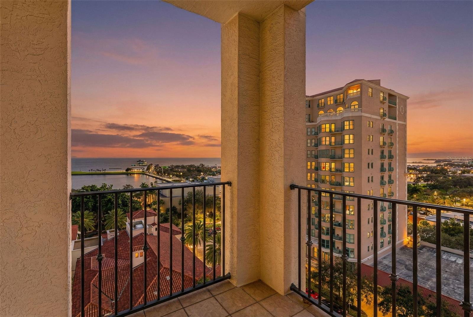 PARKSHORE PLAZA CONDO - Residential