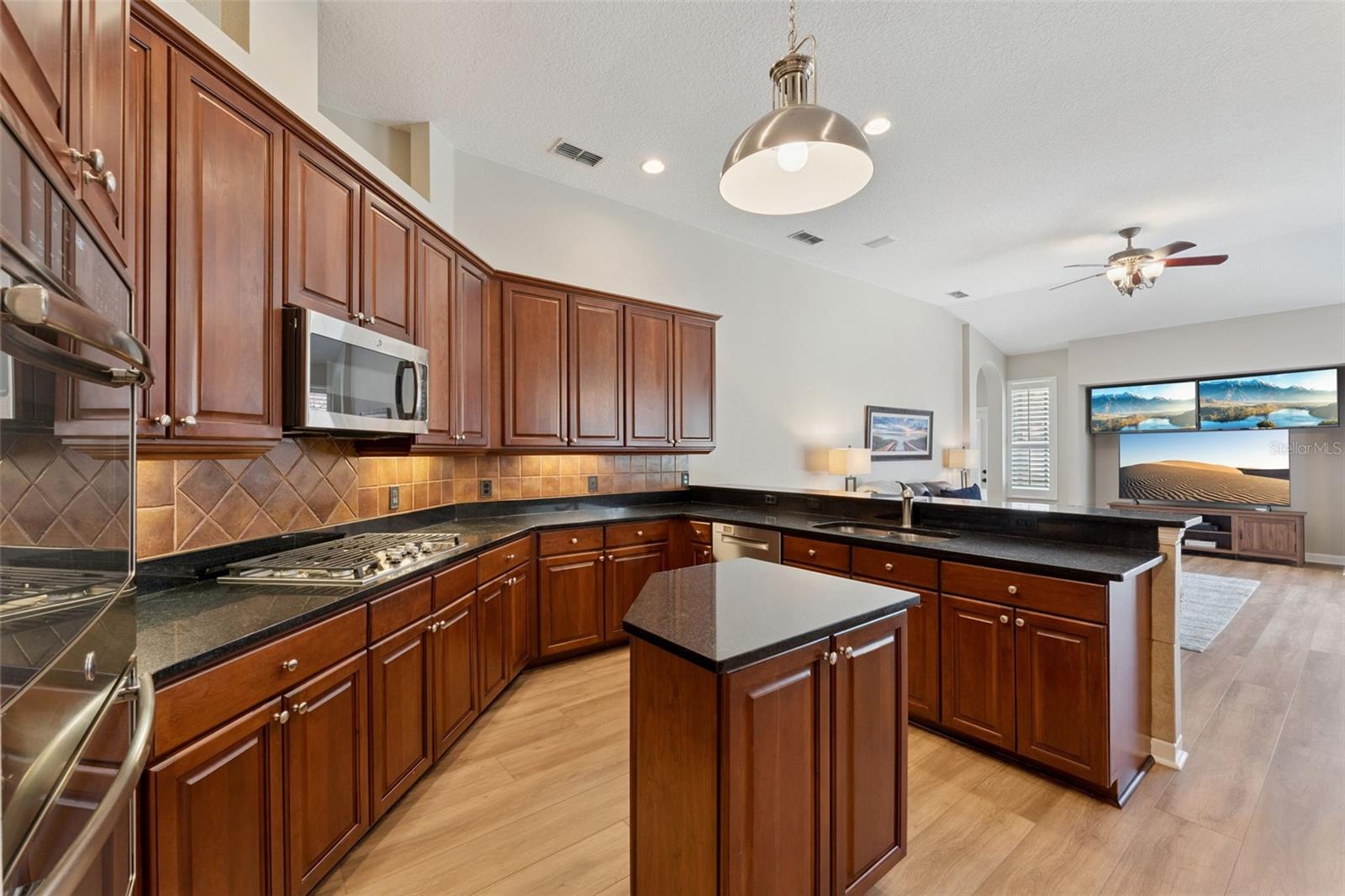 RESERVE AT BELMERE 48 23 - Residential