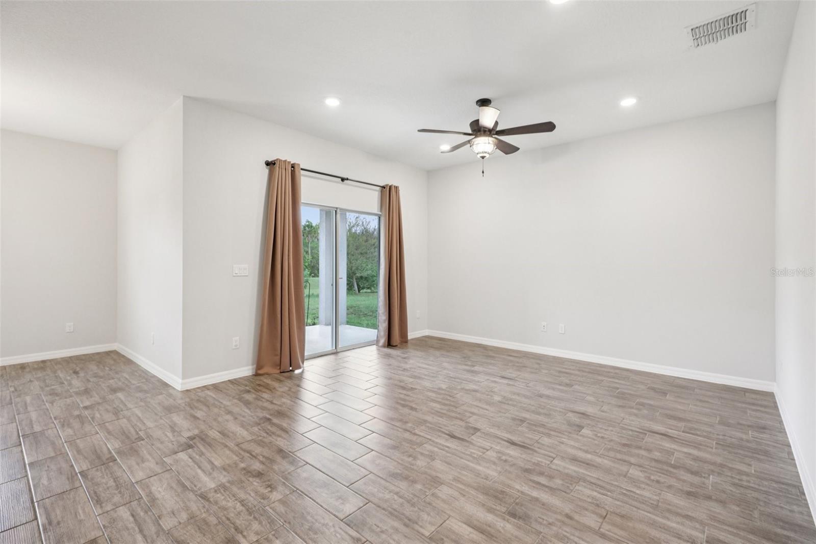 LAKE DENHAM ESTATES - Residential