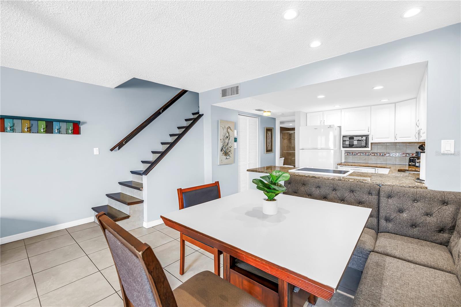 SUNSET CHATEAU CONDO - Residential