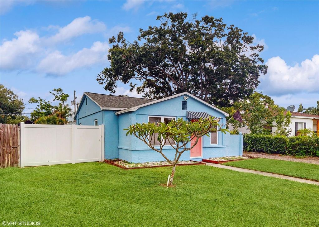 Photo of 5550 Kelly Drive N, St Petersburg, FL 33703 (MLS # TB8472851)