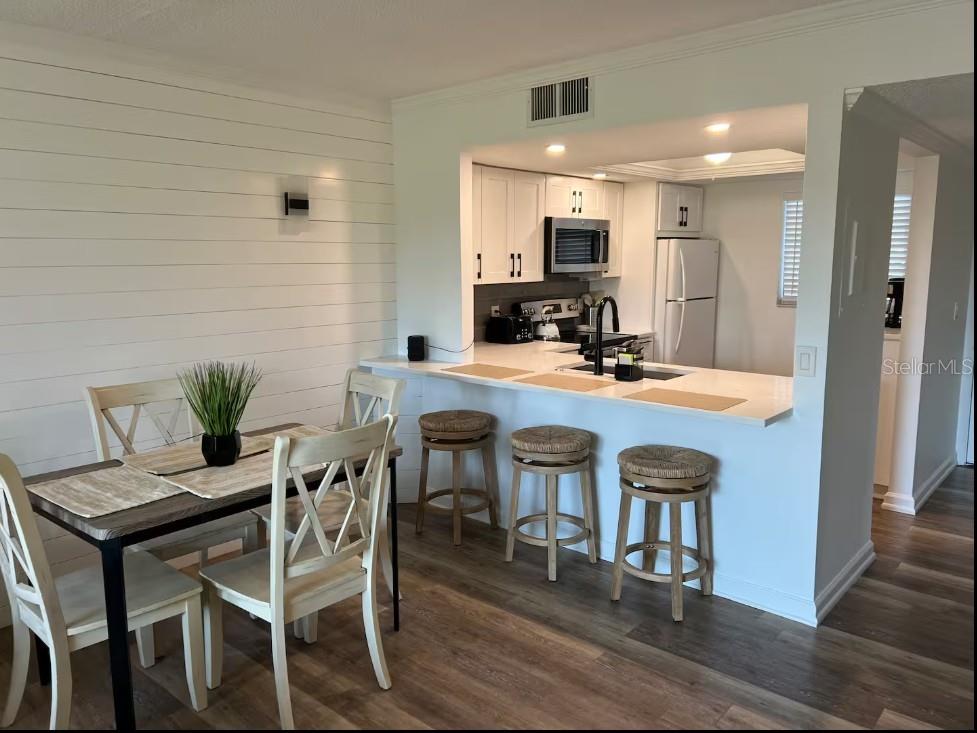 VILLAGE GREEN CLUB ESTATES UNI - Residential Lease