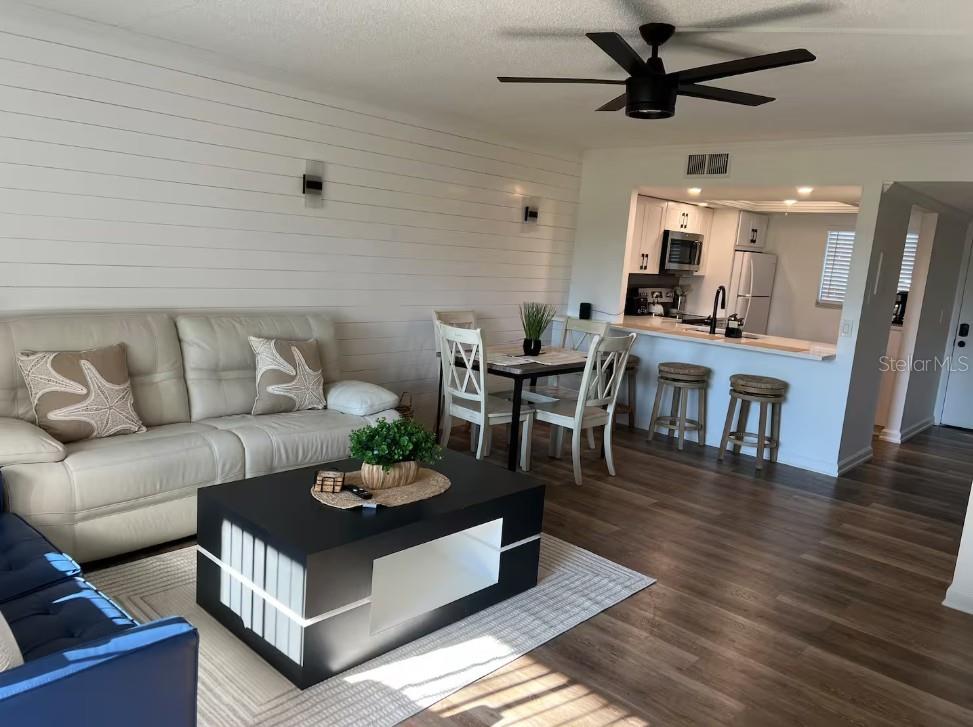 VILLAGE GREEN CLUB ESTATES UNI - Residential Lease