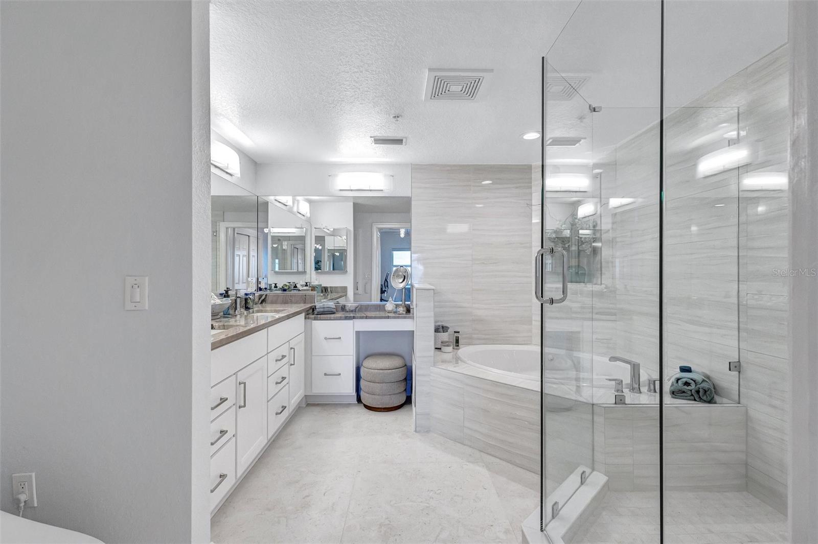 BAY CLUB PH I - Residential