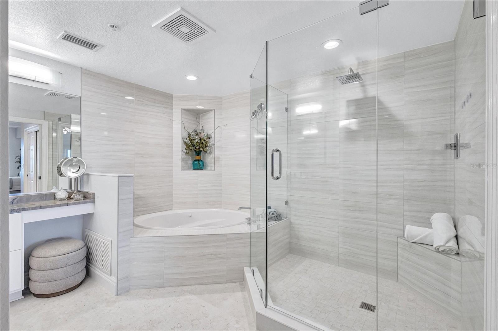 BAY CLUB PH I - Residential