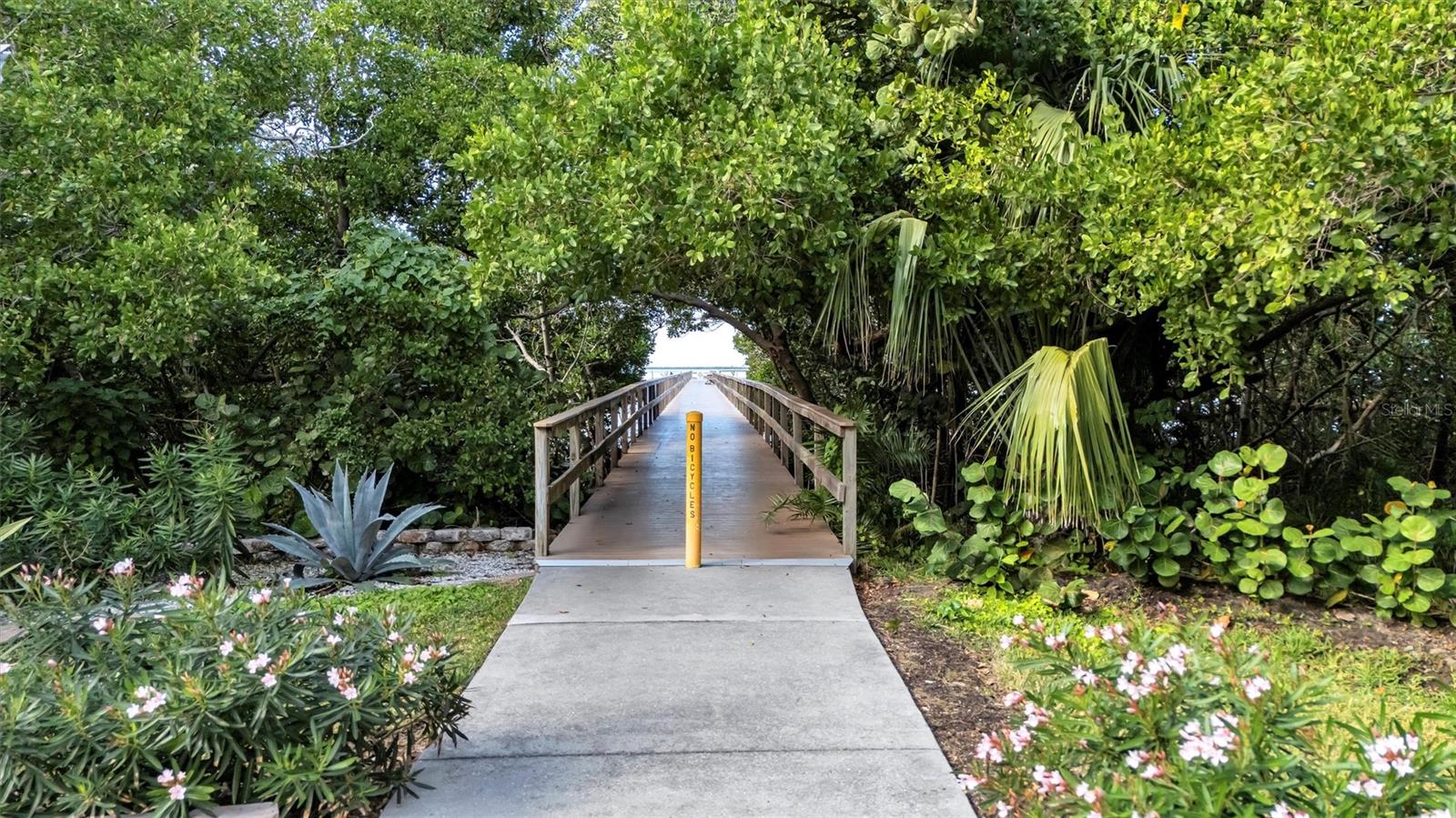 BAY CLUB PH I - Residential