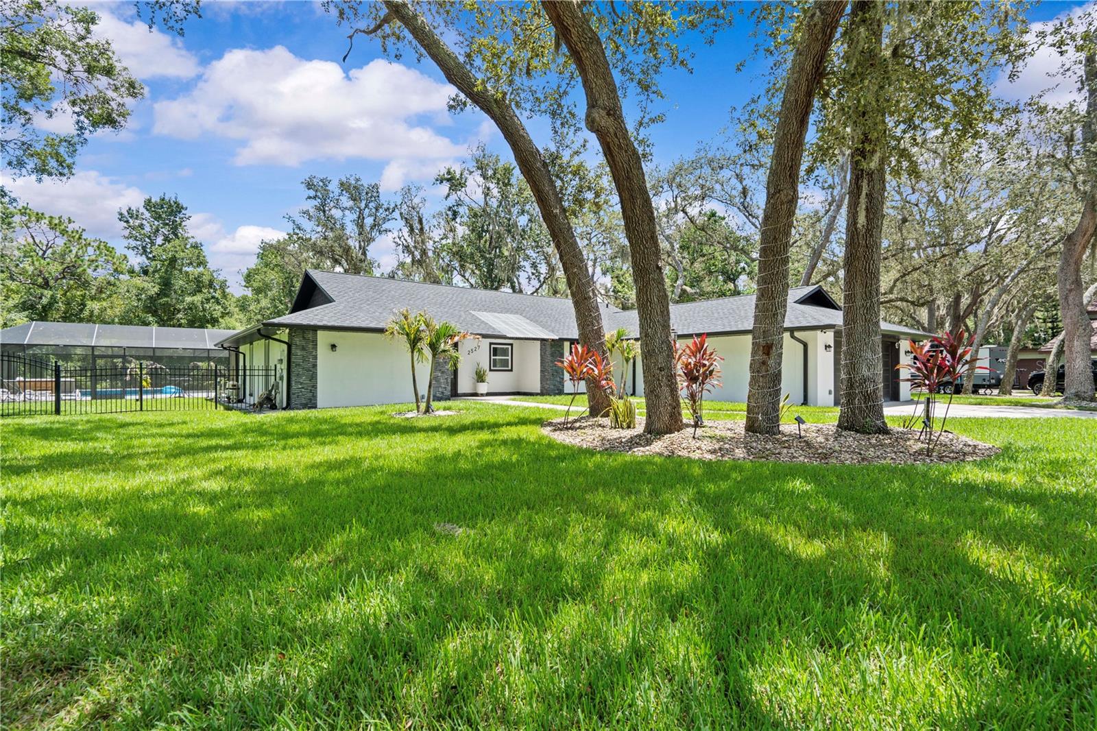 2527 VICTARRA CIRCLE
