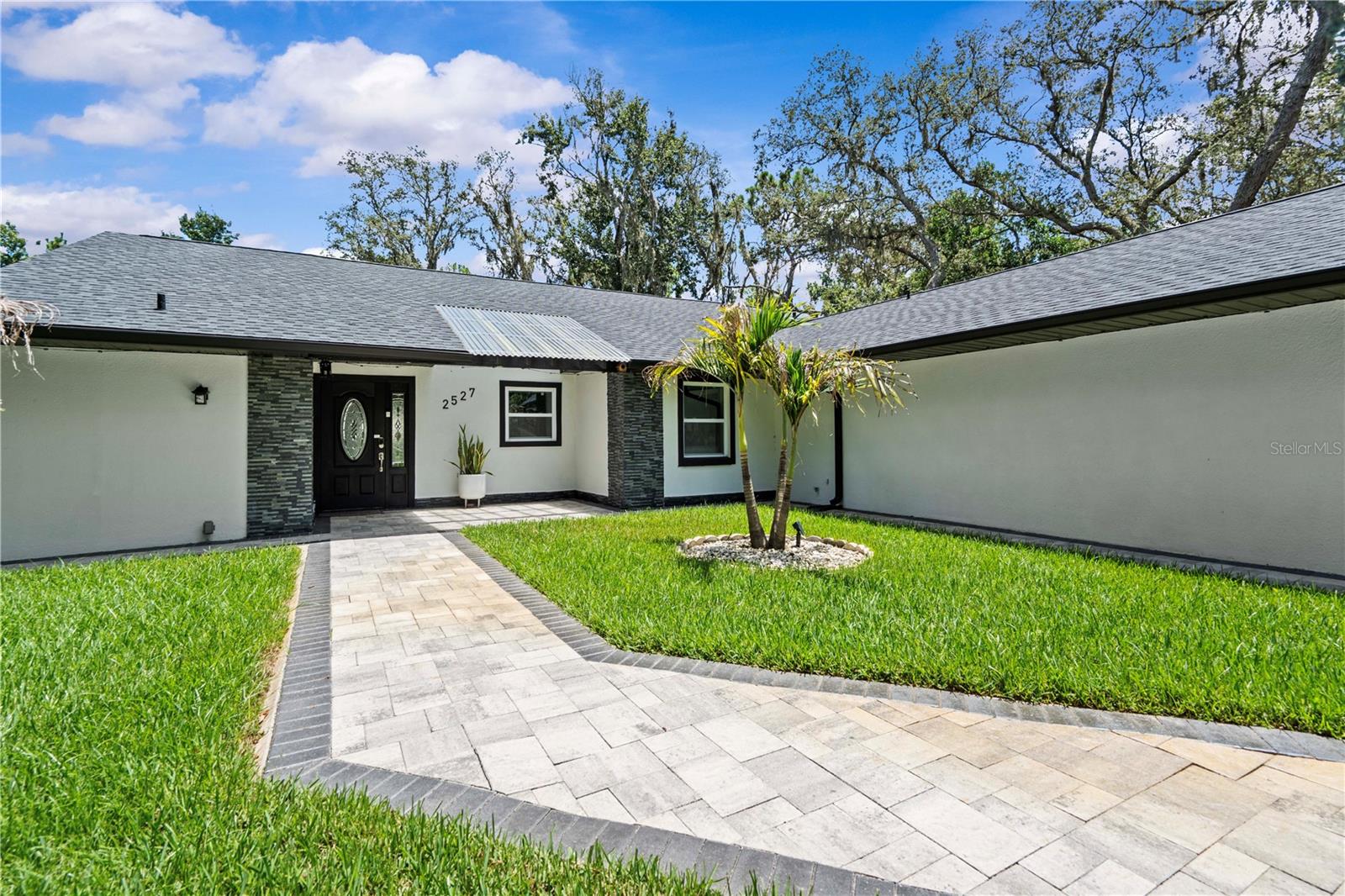 2527 VICTARRA CIRCLE