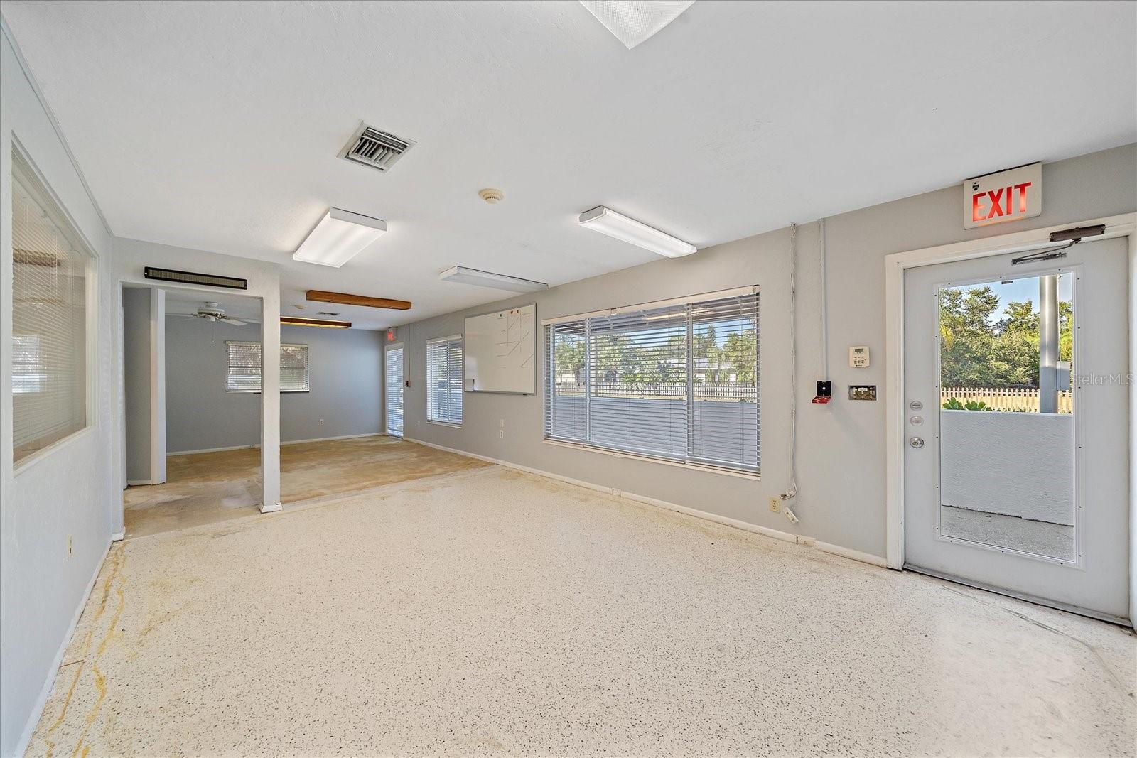 SARASOTA SPGS - Commercial Sale